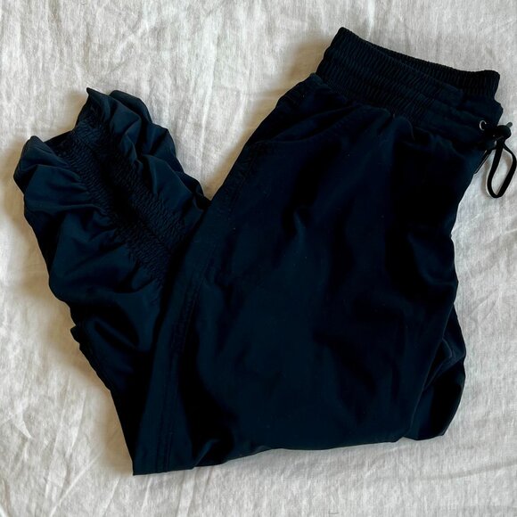 Athleta Attitude Ruched Leg Black Pants Pull On Jogger Size 2 - Picture 3 of 7